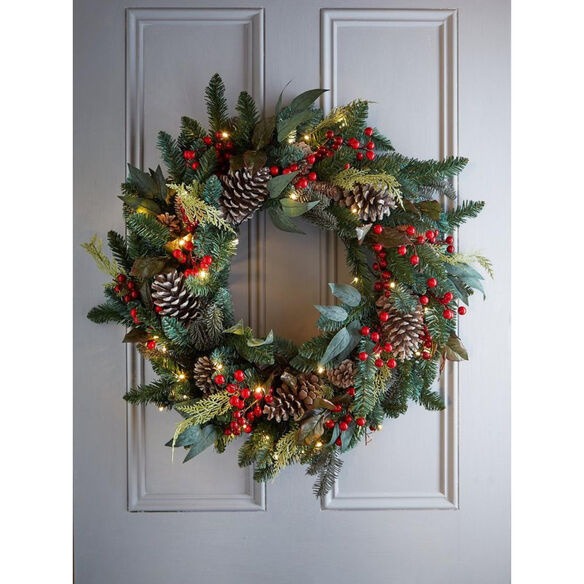 Comparison of different Christmas wreath styles including traditional, modern, farmhouse, and elegant designs