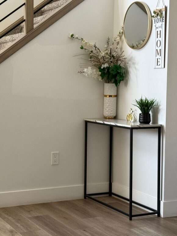 Which Small Entryway Tables Work Best for Tiny Spaces?